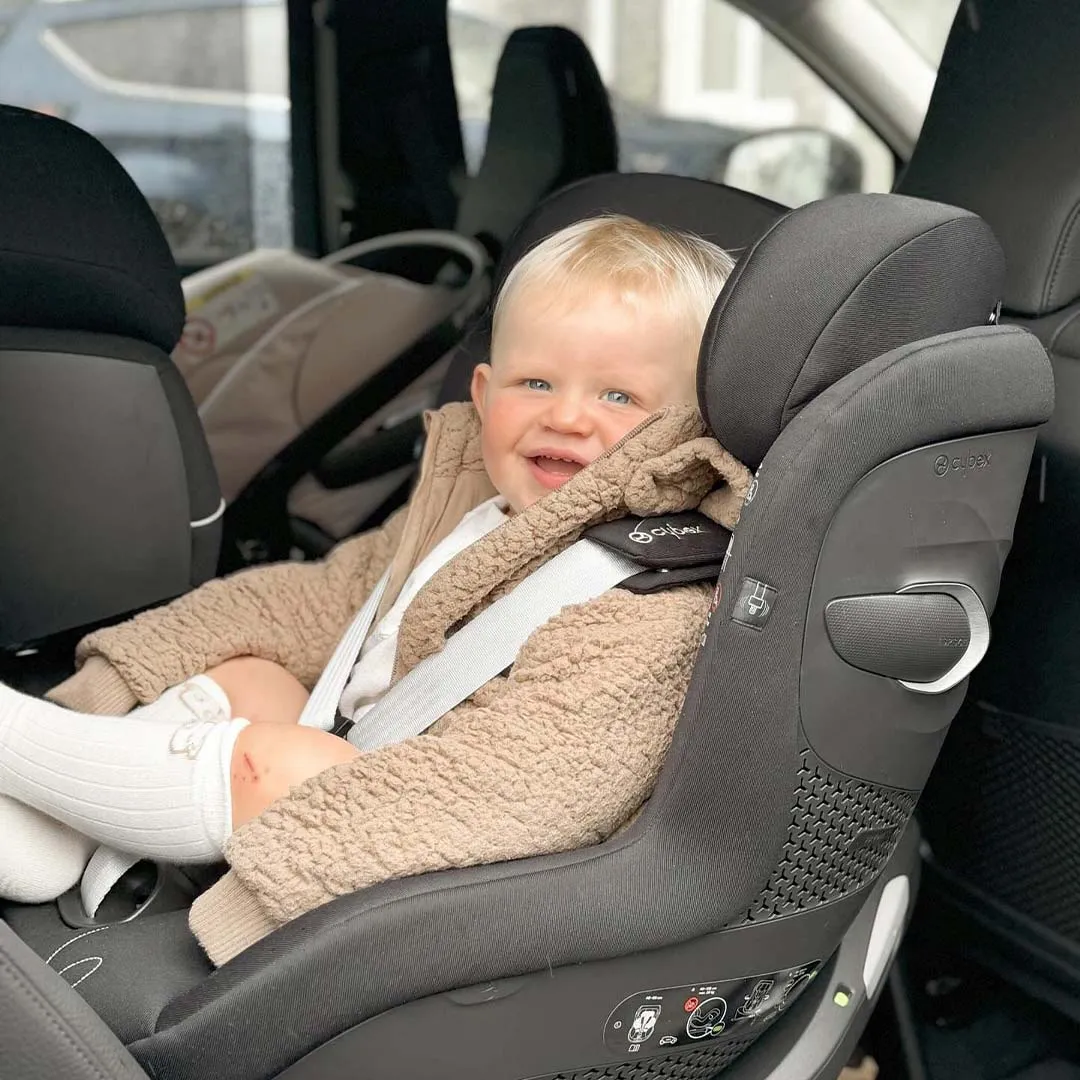 CYBEX Sirona G i-Size Car Seat - Magic Black