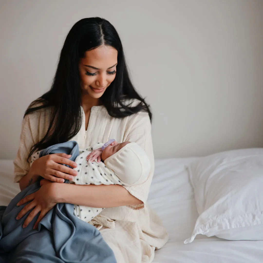 Mushie Swaddle | Black Daisy