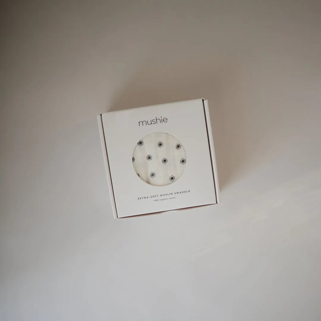 Mushie Swaddle | Black Daisy